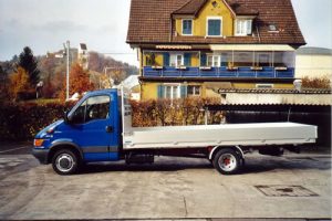 Iveco mit langer Leichtmetallbrücke