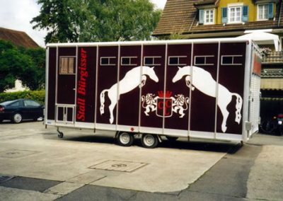 Spezial-Pferdeanhänger für 3 Pferde und separatem Wohnraum/Sattelkammer 3.5 Tonnen