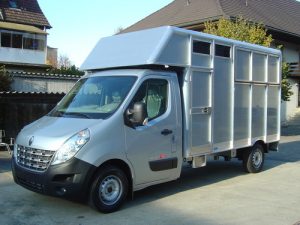 Pferdetransporter Renault mit Aufbau lackiert